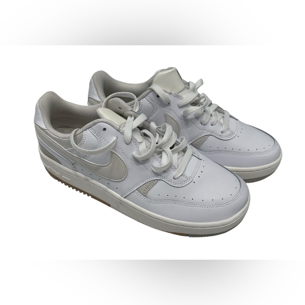 Nike Women’s Gamma Force Shoes Sneakers White Cream Size 10 NWOB